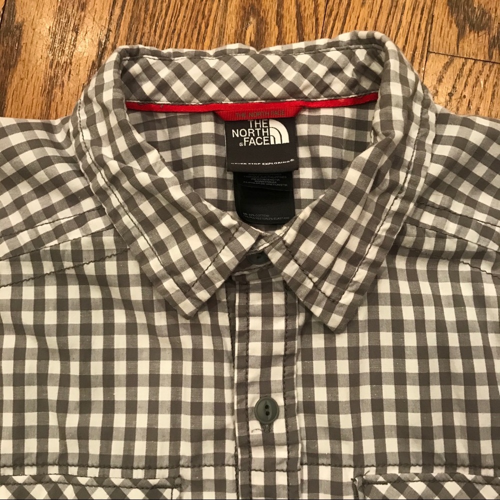 The North Face plaid men’s shirt sleeve shirt